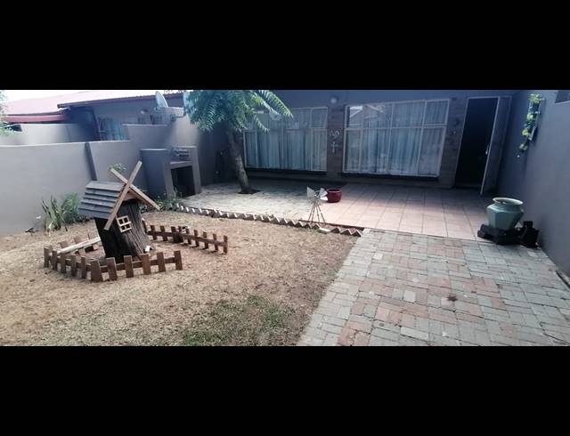 2 BEDROOM SECTIONAL TITLE FOR SALE IN SONGLOED